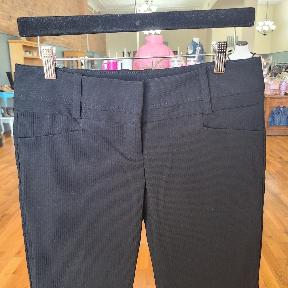 The Limited Exact Stretch Black Pinstripe Cropped Pants Size 4 - Picture 2 of 5